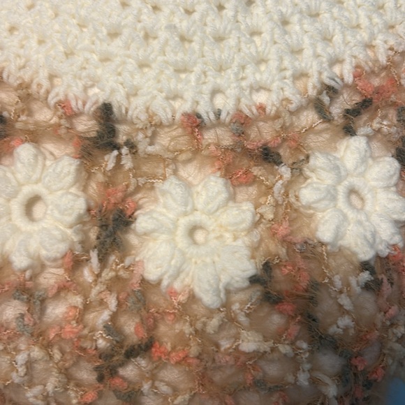 Mello Flowered Crochet Top - Picture 2 of 6